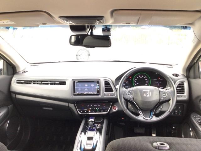 ヴェゼル ハイブリッドＸ・ホンダセンシング　ＬＥＤ・フルセグ・メモリナビ・バックカメラ・純正ＡＷ・ＵＳＢポート・ＥＴＣ　コーナーセンサー　地デジ　Ａクルーズ　Ｂモニ　スマキー　オートエアコン　ＶＳＡ　ＬＥＤヘッドライト　ＥＴＣ車載器　ＡＢＳ（16枚目）