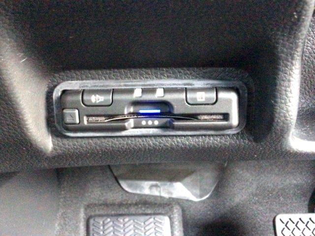 ヴェゼル ｅ：ＨＥＶＸ　ＬＥＤ・衝突軽減ブレーキ・フルセグ・メモリナビ・純正ＡＷ・ＵＳＢポート・ＥＴＣ　前後障害物センサー　ＡＡＣ　イモビライザー　スマ－トキ－　誤発進抑制　ＰＷ　クルコン　ＥＳＣ　ＥＴＣ装備　キーフリー（9枚目）