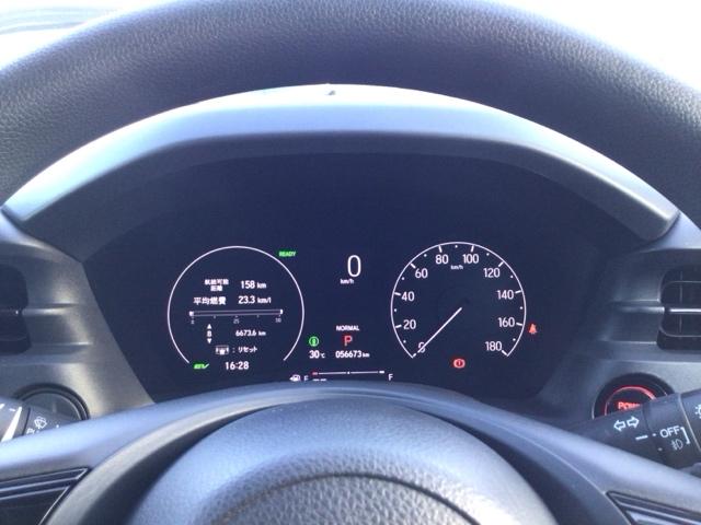 ヴェゼル ｅ：ＨＥＶＸ　ＬＥＤ・衝突軽減ブレーキ・フルセグ・メモリナビ・純正ＡＷ・ＵＳＢポート・ＥＴＣ　前後障害物センサー　ＡＡＣ　イモビライザー　スマ－トキ－　誤発進抑制　ＰＷ　クルコン　ＥＳＣ　ＥＴＣ装備　キーフリー（10枚目）