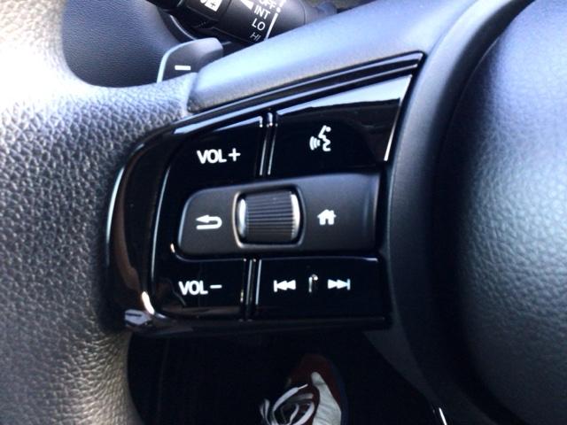 ヴェゼル ｅ：ＨＥＶＸ　ＬＥＤ・衝突軽減ブレーキ・フルセグ・メモリナビ・純正ＡＷ・ＵＳＢポート・ＥＴＣ　前後障害物センサー　ＡＡＣ　イモビライザー　スマ－トキ－　誤発進抑制　ＰＷ　クルコン　ＥＳＣ　ＥＴＣ装備　キーフリー（24枚目）