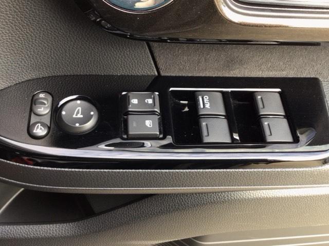 N-BOXカスタム G・Lターボホンダセンシング LED・フルセグ・メモリナビ・バックカメラ・純正AW・両側電動ドア・ETC 両側PWスライドドア Bモニタ Iストップ セキュリティー USB接続 クルーズコントロール ナビTV キーレスエントリー(20枚目)