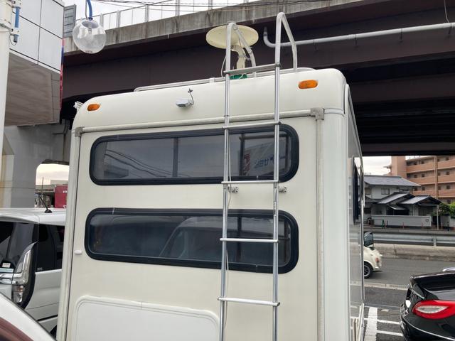 ライトエーストラック 　グローバルアスリート　ミレニアムコンポキャンピングカー　２段ベッド　６人乗り　ＦＦヒーター　外部電源コード　シンク　冷蔵庫　ＴＶ　ＤＶＤ再生　バックカメラ　ドラレコ（7枚目）