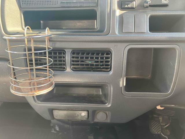 サンバートラック ＴＢ　４ＷＤ　５速ＭＴ　エアコン　パワステ　運転席エアバッグ　ラジオ　三方開（5枚目）