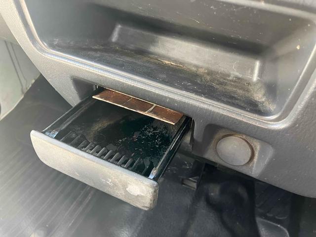 サンバートラック ＴＢ　４ＷＤ　５速ＭＴ　エアコン　パワステ　運転席エアバッグ　ラジオ　三方開（6枚目）