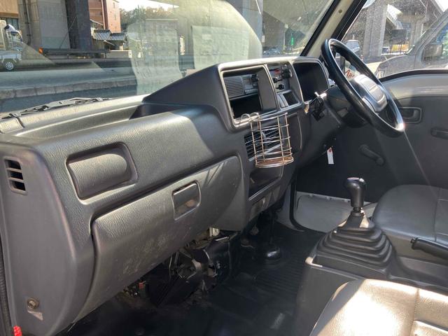 サンバートラック ＴＢ　４ＷＤ　５速ＭＴ　エアコン　パワステ　運転席エアバッグ　ラジオ　三方開（11枚目）
