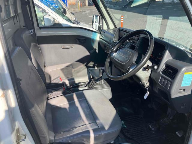 サンバートラック ＴＢ　４ＷＤ　５速ＭＴ　エアコン　パワステ　運転席エアバッグ　ラジオ　三方開（12枚目）