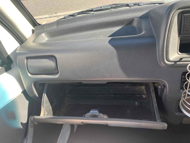 サンバートラック ＴＢ　４ＷＤ　５速ＭＴ　エアコン　パワステ　運転席エアバッグ　ラジオ　三方開（22枚目）