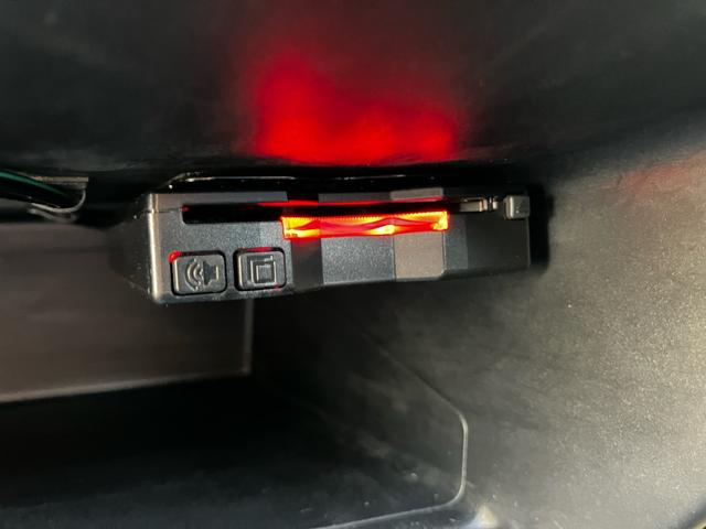 Ｎ－ＯＮＥ Ｇ　ＥＴＣ　ナビ　フルセグＴＶ　ＣＤ　ＤＶＤ　オートエアコン　スマートキー　電動格納ミラー　ベンチシート　アイドリングストップ　ＡＢＳ　横滑り防止装置　盗難防止システム　パワーウィンドウ　パワステ（5枚目）