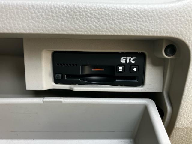 ランディ ２．０Ｇ　Ｓ－ハイブリッド　ワンオーナー　禁煙車　衝突被害軽減システム　レーンアシスト　両側パワスラ　ドラレコ　ＥＴＣ　ナビ　後席モニター　全周囲カメラ　フルセグＴＶ　Ｂｌｕｅｔｏｏｔｈ　ＣＤ　ＤＶＤ　コーナーセンサー　ＡＷ（7枚目）