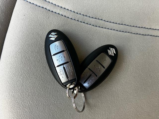 ランディ ２．０Ｇ　Ｓ－ハイブリッド　ワンオーナー　禁煙車　衝突被害軽減システム　レーンアシスト　両側パワスラ　ドラレコ　ＥＴＣ　ナビ　後席モニター　全周囲カメラ　フルセグＴＶ　Ｂｌｕｅｔｏｏｔｈ　ＣＤ　ＤＶＤ　コーナーセンサー　ＡＷ（23枚目）