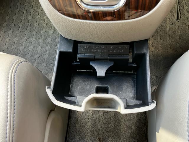 ランディ ２．０Ｇ　Ｓ－ハイブリッド　ワンオーナー　禁煙車　衝突被害軽減システム　レーンアシスト　両側パワスラ　ドラレコ　ＥＴＣ　ナビ　後席モニター　全周囲カメラ　フルセグＴＶ　Ｂｌｕｅｔｏｏｔｈ　ＣＤ　ＤＶＤ　コーナーセンサー　ＡＷ（55枚目）