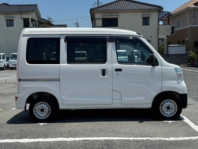サンバーバン トランスポーター　エアコン・パワステ・エアバック（運転席・助手席）・パワーウインドウ・キーレス・ＡＢＳ・アイドリングストップ・横滑り防止・ヘッドライトレベライザー・５ＭＴ・純正ラジオ・ワンオーナー・距離２０，８８４ｋｍ（23枚目）