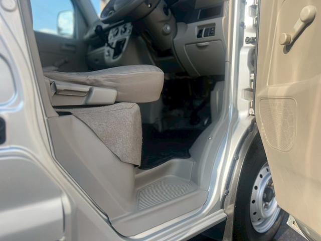 エブリイ ＰＡ　運転席エアバッグ・助手席エアバック・エアコン・クーラー・パワーステアリング・ＣＤ・両側スライドドア・禁煙車・１２Ｖ電源ソケット・ヘッドライトレベライザー・フロアマット・スペアキー・スペアタイヤ（27枚目）