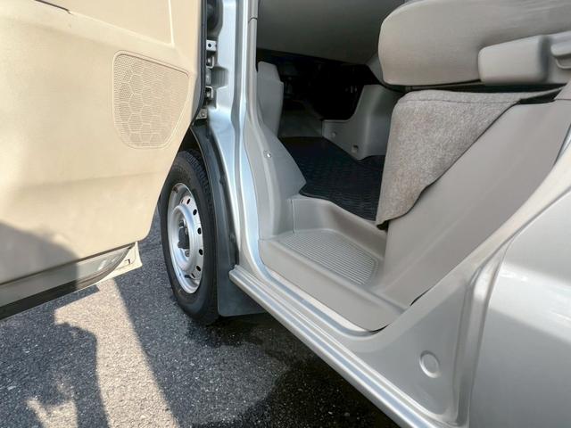 エブリイ ＰＡ　運転席エアバッグ・助手席エアバック・エアコン・クーラー・パワーステアリング・ＣＤ・両側スライドドア・禁煙車・１２Ｖ電源ソケット・ヘッドライトレベライザー・フロアマット・スペアキー・スペアタイヤ（31枚目）