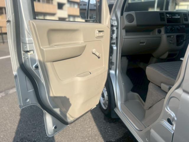 エブリイ ＰＡ　運転席エアバッグ・助手席エアバック・エアコン・クーラー・パワーステアリング・ＣＤ・両側スライドドア・禁煙車・１２Ｖ電源ソケット・ヘッドライトレベライザー・フロアマット・スペアキー・スペアタイヤ（33枚目）