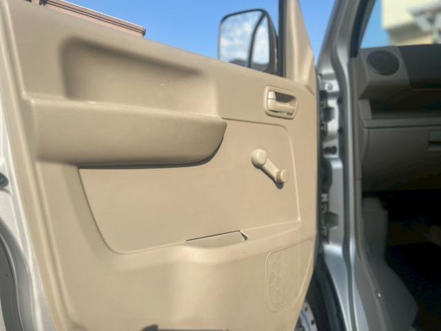 エブリイ ＰＡ　運転席エアバッグ・助手席エアバック・エアコン・クーラー・パワーステアリング・ＣＤ・両側スライドドア・禁煙車・１２Ｖ電源ソケット・ヘッドライトレベライザー・フロアマット・スペアキー・スペアタイヤ（37枚目）