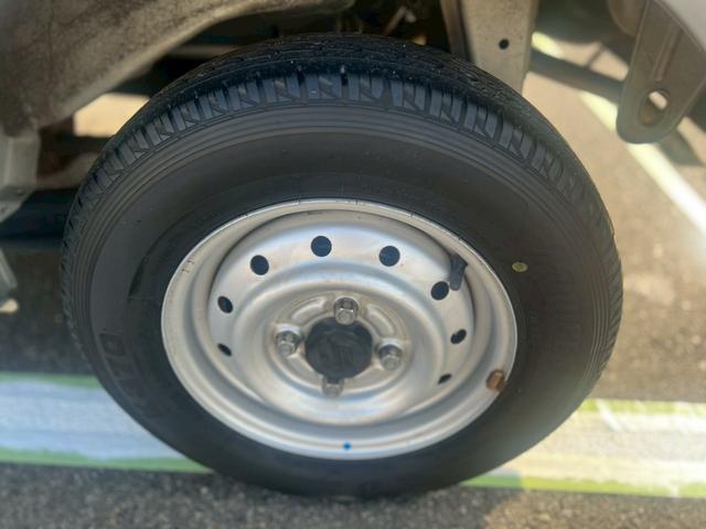 エブリイ ＰＡ　運転席エアバッグ・助手席エアバック・エアコン・クーラー・パワーステアリング・ＣＤ・両側スライドドア・禁煙車・１２Ｖ電源ソケット・ヘッドライトレベライザー・フロアマット・スペアキー・スペアタイヤ（76枚目）