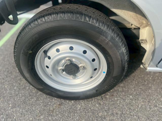 エブリイ ＰＡ　運転席エアバッグ・助手席エアバック・エアコン・クーラー・パワーステアリング・ＣＤ・両側スライドドア・禁煙車・１２Ｖ電源ソケット・ヘッドライトレベライザー・フロアマット・スペアキー・スペアタイヤ（78枚目）