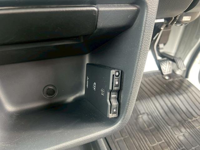 キャリイトラック 　オートマチックハイビーム・パワウィンドウ・キーレス・フロントフォグランプ・禁煙車・ＣＤ・衝突軽減ブレーキ・横滑り防止装置・フロアマット・スペアキー・スペアタイヤ・アオリプロテクター・ドアバイザー（8枚目）