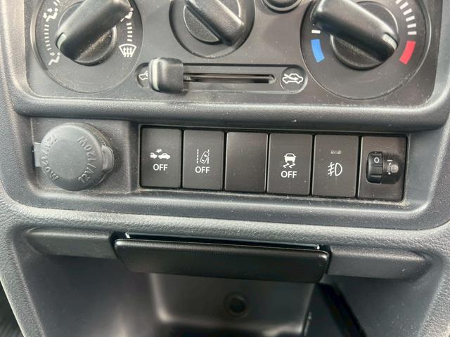 キャリイトラック 　オートマチックハイビーム・パワウィンドウ・キーレス・フロントフォグランプ・禁煙車・ＣＤ・衝突軽減ブレーキ・横滑り防止装置・フロアマット・スペアキー・スペアタイヤ・アオリプロテクター・ドアバイザー（9枚目）