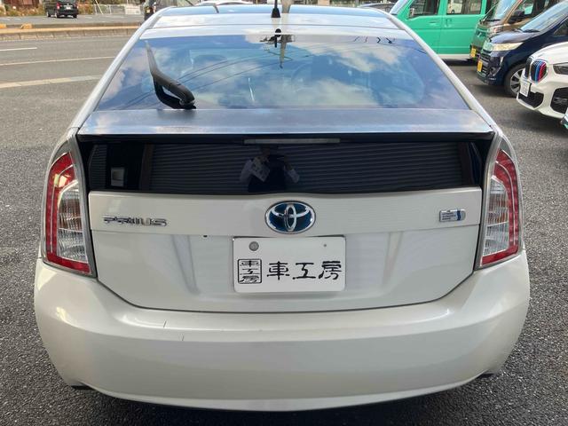 プリウス Ｇツーリングセレクション　サンルーフ　外品１９インチアルミ　ローダウン　ドライブレコーダー　ＥＴＣ　バックカメラ　９インチナビＴＶ　オートオートライト　ＬＥＤヘッドランプ　クルーズコントロール　パワーシート　スマートキー（15枚目）