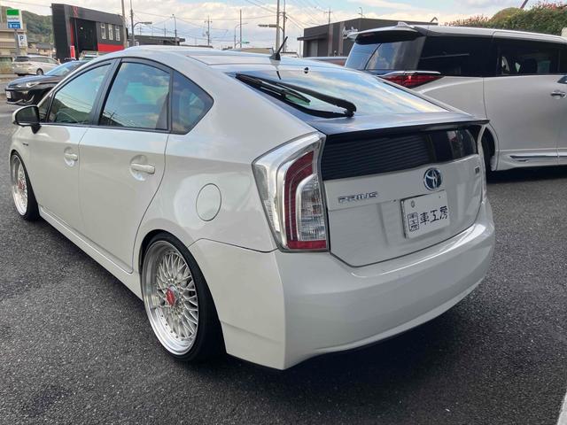 プリウス Ｇツーリングセレクション　サンルーフ　外品１９インチアルミ　ローダウン　ドライブレコーダー　ＥＴＣ　バックカメラ　９インチナビＴＶ　オートオートライト　ＬＥＤヘッドランプ　クルーズコントロール　パワーシート　スマートキー（16枚目）