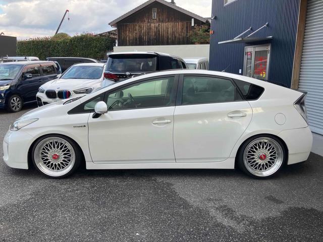 プリウス Ｇツーリングセレクション　サンルーフ　外品１９インチアルミ　ローダウン　ドライブレコーダー　ＥＴＣ　バックカメラ　９インチナビＴＶ　オートオートライト　ＬＥＤヘッドランプ　クルーズコントロール　パワーシート　スマートキー（17枚目）