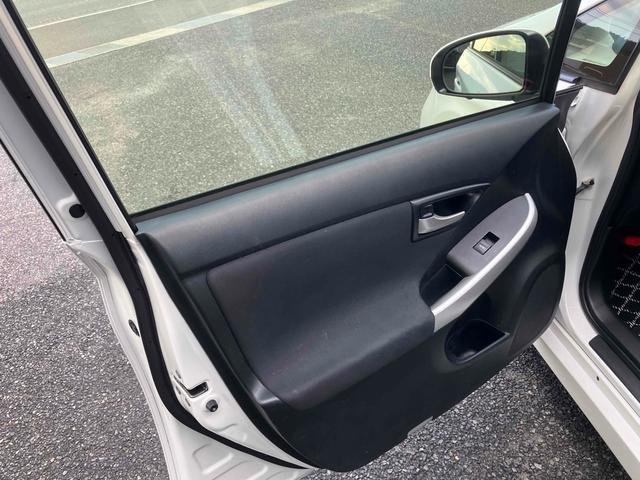 プリウス Ｇツーリングセレクション　サンルーフ　外品１９インチアルミ　ローダウン　ドライブレコーダー　ＥＴＣ　バックカメラ　９インチナビＴＶ　オートオートライト　ＬＥＤヘッドランプ　クルーズコントロール　パワーシート　スマートキー（25枚目）