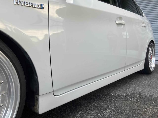 プリウス Ｇツーリングセレクション　サンルーフ　外品１９インチアルミ　ローダウン　ドライブレコーダー　ＥＴＣ　バックカメラ　９インチナビＴＶ　オートオートライト　ＬＥＤヘッドランプ　クルーズコントロール　パワーシート　スマートキー（26枚目）