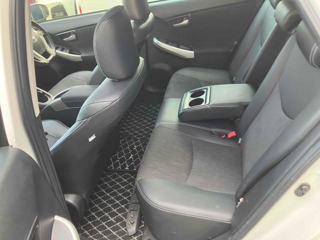 プリウス Ｇツーリングセレクション　サンルーフ　外品１９インチアルミ　ローダウン　ドライブレコーダー　ＥＴＣ　バックカメラ　９インチナビＴＶ　オートオートライト　ＬＥＤヘッドランプ　クルーズコントロール　パワーシート　スマートキー（30枚目）