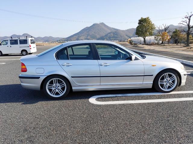 ３シリーズ ３３０ｉ　ＢＭＷ　３３０ｉ　Ｅ４６　Ｍ５４エンジン絶版　ＸＥＮＯＮ　ＨＩＤ（4枚目）