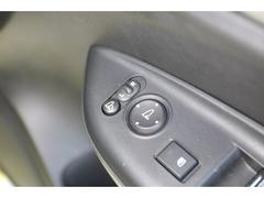 【電動格納ミラー】ボタン一つでミラーの開閉が可能。お好みの位置に微調整して安全運転出来ますね♪ 4