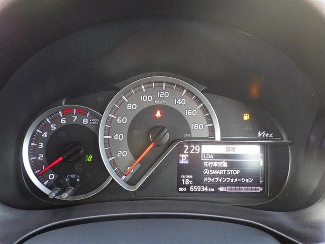 とっても見やすいメーターです。夜間時はラグジュアリーな気分にさせてくれる照明が魅力ですので、夜のドライブも楽しみになりますよ♪