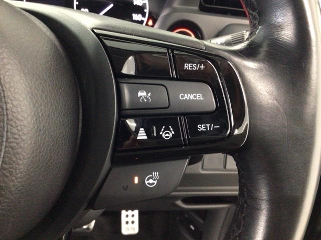 ヴェゼル ｅ：ＨＥＶＺ　ＬＥＤライト・ホンダＣＯＮＮＥＣＴ・メモリナビ・バックカメラ・純正ＡＷ・ＥＴＣ　衝突回避支援ブレーキ機能　１オナ　スマキ　Ｐトランク　フルオートエアコン　エアバッグ　両席エアバック　Ｒカメ　ソナー（5枚目）