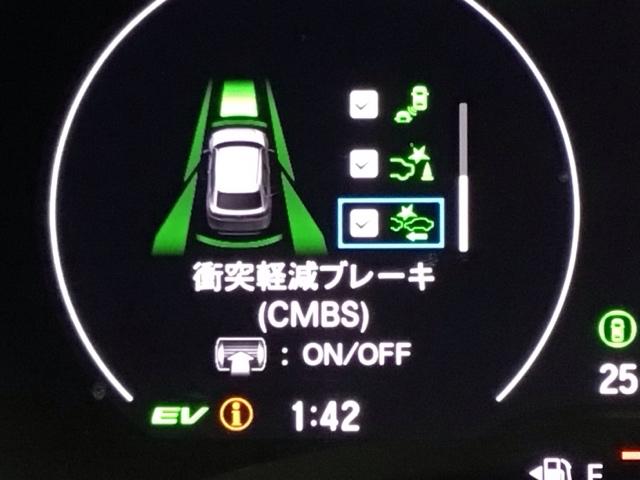 ヴェゼル ｅ：ＨＥＶＺ　ＬＥＤライト・ホンダＣＯＮＮＥＣＴ・メモリナビ・バックカメラ・純正ＡＷ・ＥＴＣ　衝突回避支援ブレーキ機能　１オナ　スマキ　Ｐトランク　フルオートエアコン　エアバッグ　両席エアバック　Ｒカメ　ソナー（7枚目）