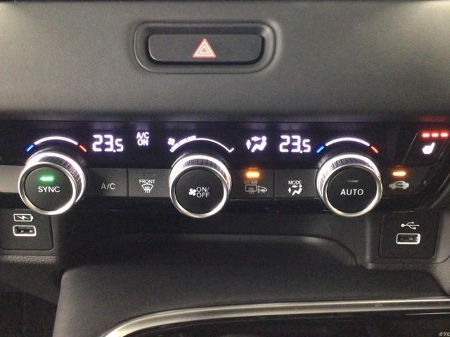 ヴェゼル ｅ：ＨＥＶＺ　ＬＥＤライト・ホンダＣＯＮＮＥＣＴ・メモリナビ・バックカメラ・純正ＡＷ・ＥＴＣ　衝突回避支援ブレーキ機能　１オナ　スマキ　Ｐトランク　フルオートエアコン　エアバッグ　両席エアバック　Ｒカメ　ソナー（18枚目）