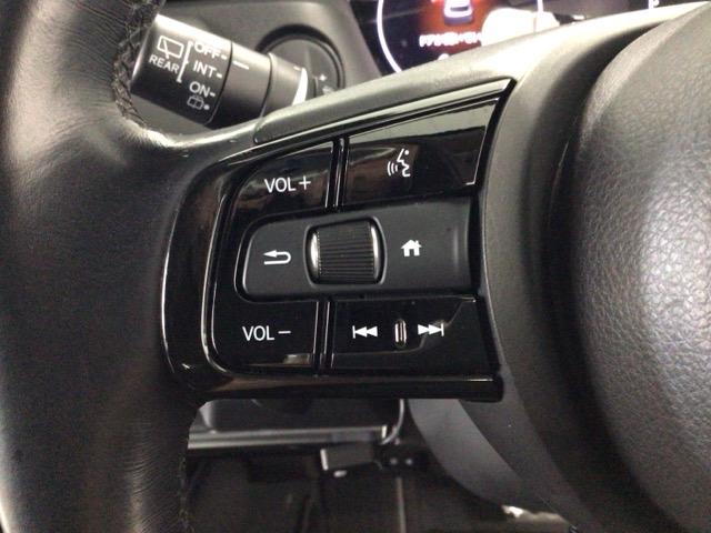 ヴェゼル ｅ：ＨＥＶＺ　ＬＥＤライト・ホンダＣＯＮＮＥＣＴ・メモリナビ・バックカメラ・純正ＡＷ・ＥＴＣ　衝突回避支援ブレーキ機能　１オナ　スマキ　Ｐトランク　フルオートエアコン　エアバッグ　両席エアバック　Ｒカメ　ソナー（24枚目）