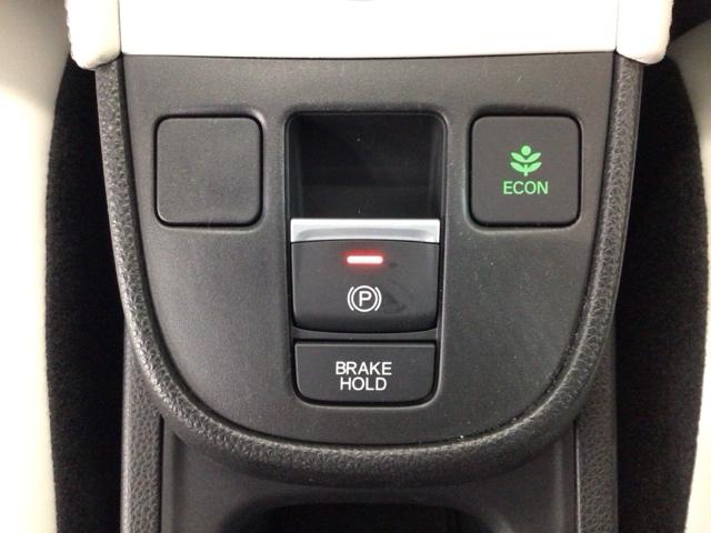 フィット ホーム デモカーUP・LED・ホンダCONNECT・メモリナビ・バックカメラ・ETC 衝突軽減 リアカメラ ソナー USB接続 AAC 横滑り防止機能 サイドエアバック ワンオーナー車 シートヒーター DVD(9枚目)