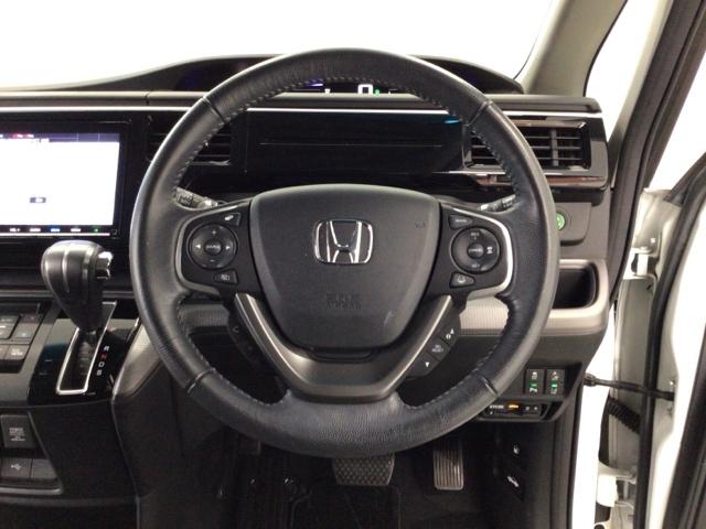 ステップワゴンスパーダ スパーダホンダセンシング LED・フルセグ・メモリナビ・バックカメラ・純正AW・両側電動ドア・ETC 盗難防止 助手席エアバッグ ワンオーナ- Wパワスラ 地デジ LEDライト 横滑り防止システム オートエアコン リアカメラ(17枚目)