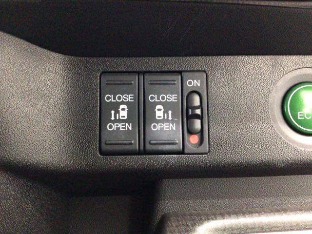 ステップワゴンスパーダ スパーダホンダセンシング LED・フルセグ・メモリナビ・バックカメラ・純正AW・両側電動ドア・ETC 盗難防止 助手席エアバッグ ワンオーナ- Wパワスラ 地デジ LEDライト 横滑り防止システム オートエアコン リアカメラ(22枚目)