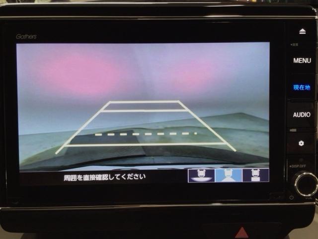 【バックカメラ】運転が苦手な方も車庫入れラクラクです！ギアをリバースに入れれば自動的に切り換わりますので、面倒な操作は不要です♪狭い駐車場もお車を傷つけず安心ですね！
