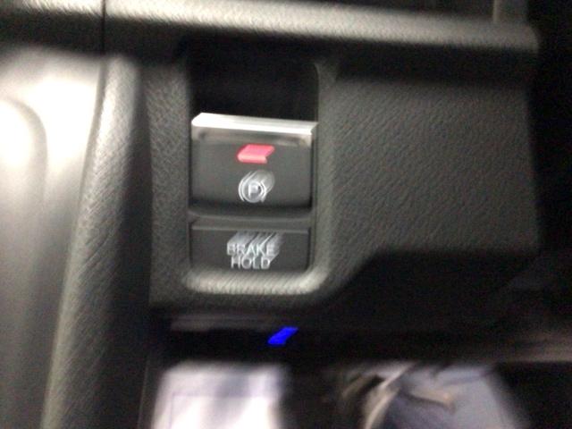 指先の操作でパーキングブレーキの「作動と解除」が行うことができる装備。ブレーキペダルから足を離しても停止し続けてくれるオートブレーキホールド機能。信号待ちなどの際には便利。ＥＣＯ運転で低燃費走行♪
