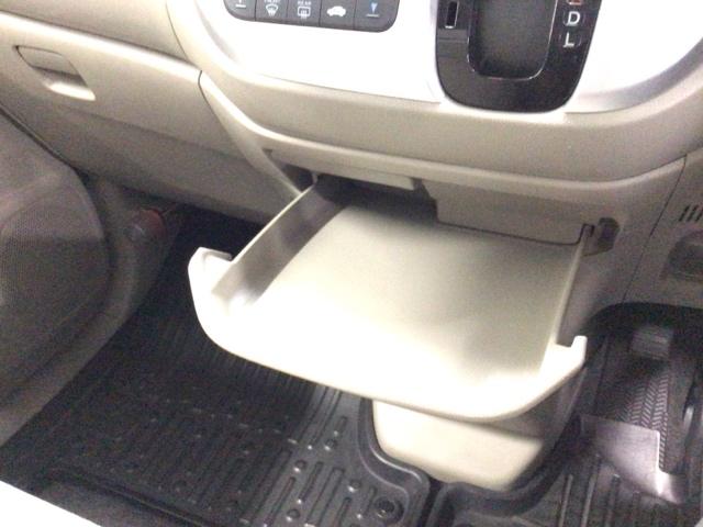 N-WGN C CDチューナー・キーレス・ECOスイッチ・衝突軽減ブレーキ・横滑り防止装置 USB接続 1オ-ナ- 衝突被害軽減システム 助手席エアバッグ ECON エアバッグ パワーウインドウ フルオートエアコン(10枚目)