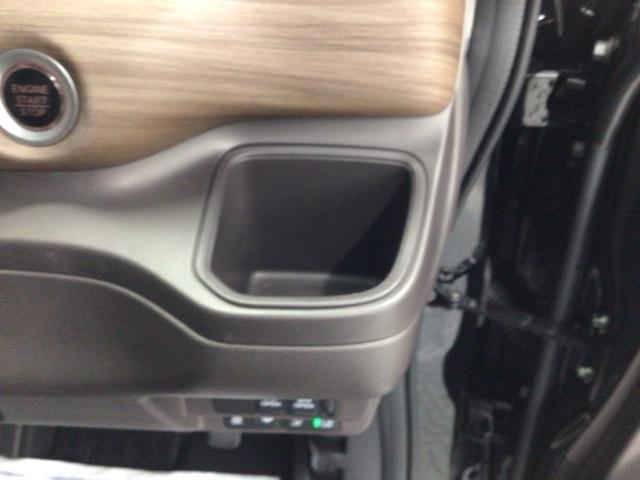 フリード G LED・フルセグ・メモリナビ・DVD・バックカメラ・シートヒーター・ETC Aクルーズ 3列シート LEDヘッドライト パワーウインドウ 地デジ Rカメラ イモビ VSA USB エアコン エアバッグ(21枚目)