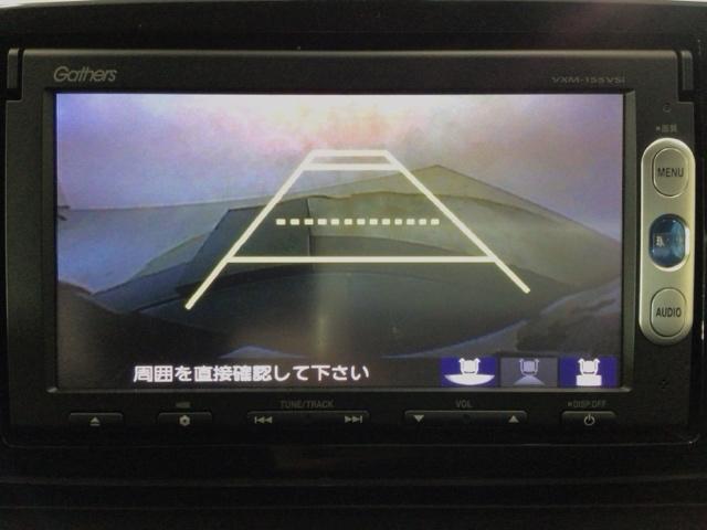 【バックカメラ】運転が苦手な方も車庫入れラクラクです！ギアをリバースに入れれば自動的に切り換わりますので、面倒な操作は不要です♪狭い駐車場もお車を傷つけず安心ですね！