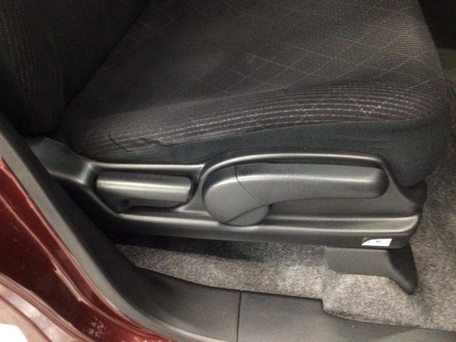 【前席】運転席にはシート高を調整できるハイトアジャスターが装備され、幅広いシートポジションの設定が可能になっております♪