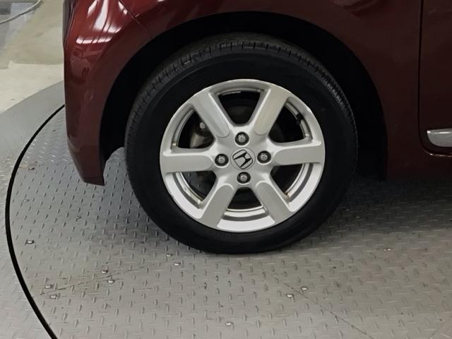【アルミホイール】純正アルミホイール装備！足元を際立たせ、軽快な走りを演出します！印象もアップし、スタイルも引き締まります！スポーティーさの中にラグジュアリーを感じさせるデザインですね♪