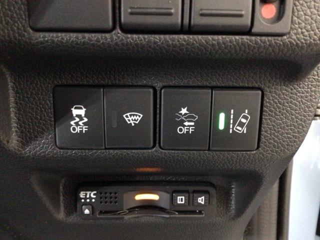 フリードハイブリッド ハイブリッド・クロスターホンダセンシング LED・フルセグ・メモリナビ・バックカメラ・純正AW・シートヒーター・ETC 両側Pスライドドア USB オートクルーズコントロール ワンオ-ナ- パーキングセンサー DVD再生可能 LEDライト(7枚目)