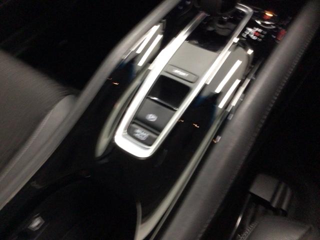 ヴェゼル ハイブリッドZ・ホンダセンシング LED・フルセグ・メモリナビ・バックカメラ・純正AW・シートヒーター・ETC レーダーサポート 1オーナ- DVD再生機能 横滑り防止システム バックアイカメラ 盗難防止装置 シートヒーター付 ABS(9枚目)