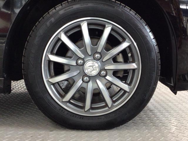 【アルミホイール】純正アルミホイール装備！足元を際立たせ、軽快な走りを演出します！印象もアップし、スタイルも引き締まります！スポーティーさの中にラグジュアリーを感じさせるデザインですね♪